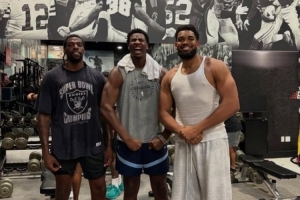 下载-三个内线壮汉!唐斯&里德&小贾伦-杰克逊一起进行力量训练