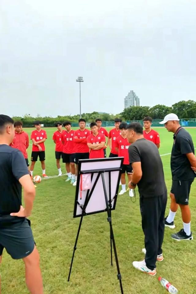华体会体育app-网传苏超盐城队主教练慕志磊离队? 官方发布视频显示其已归队备战