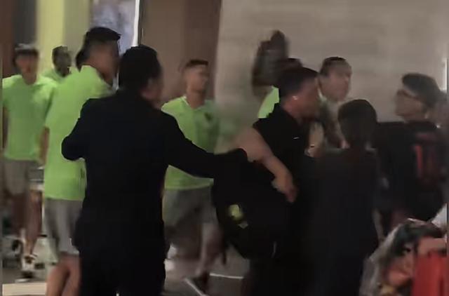 下载-张玉宁为“与球迷起冲突”致歉:希望大家能互相体谅