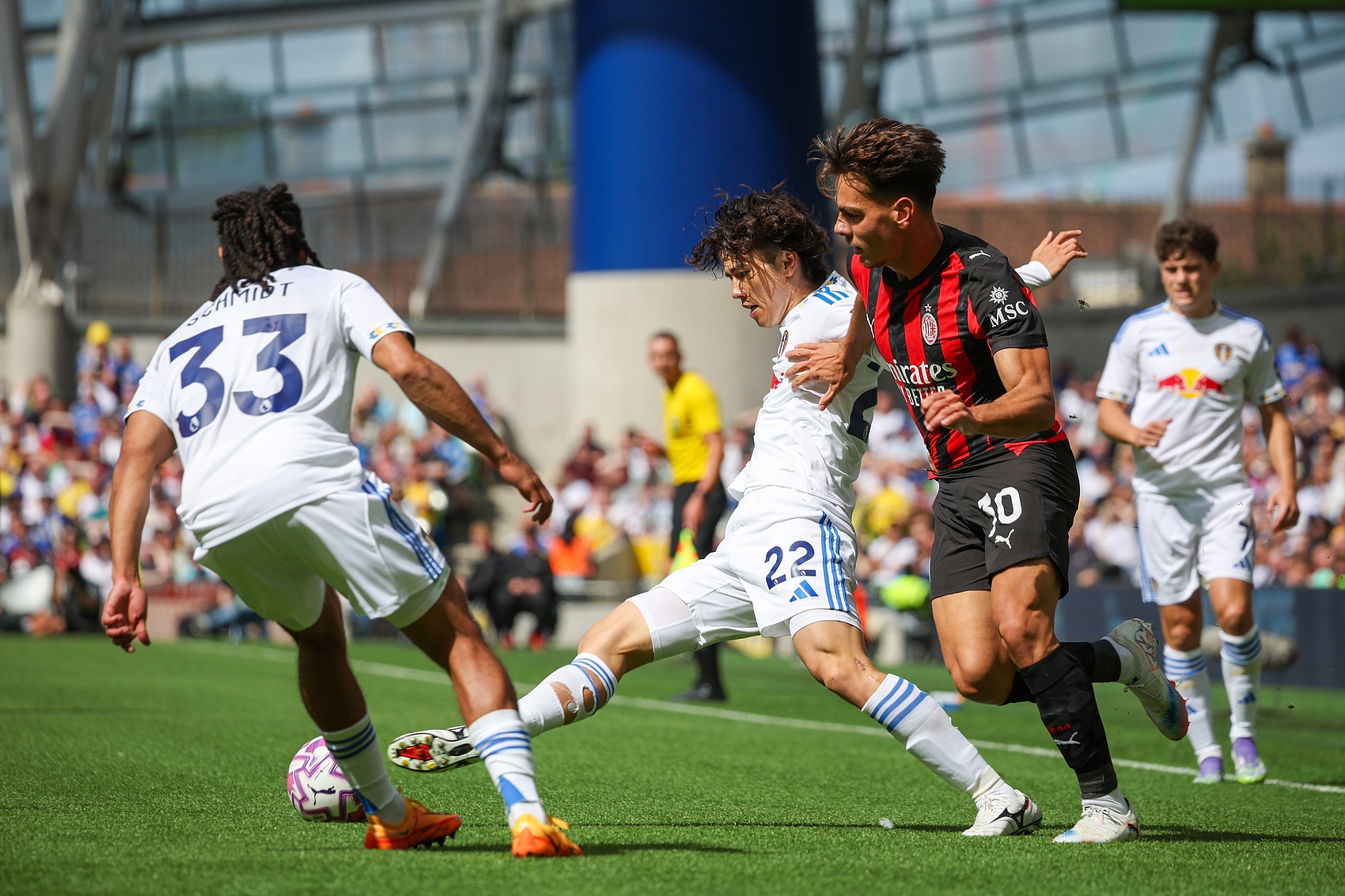 米兰新援主场首秀定于周一迎战巴里赛前举行