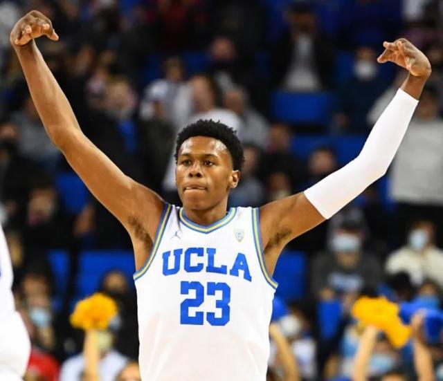 大学场均3.3分的糙哥们，也能拿周最佳？