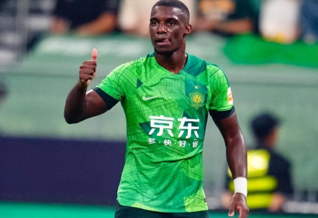 下载-国安队想跟这位中卫解约，球员经纪人为何却一言不发，引发热议