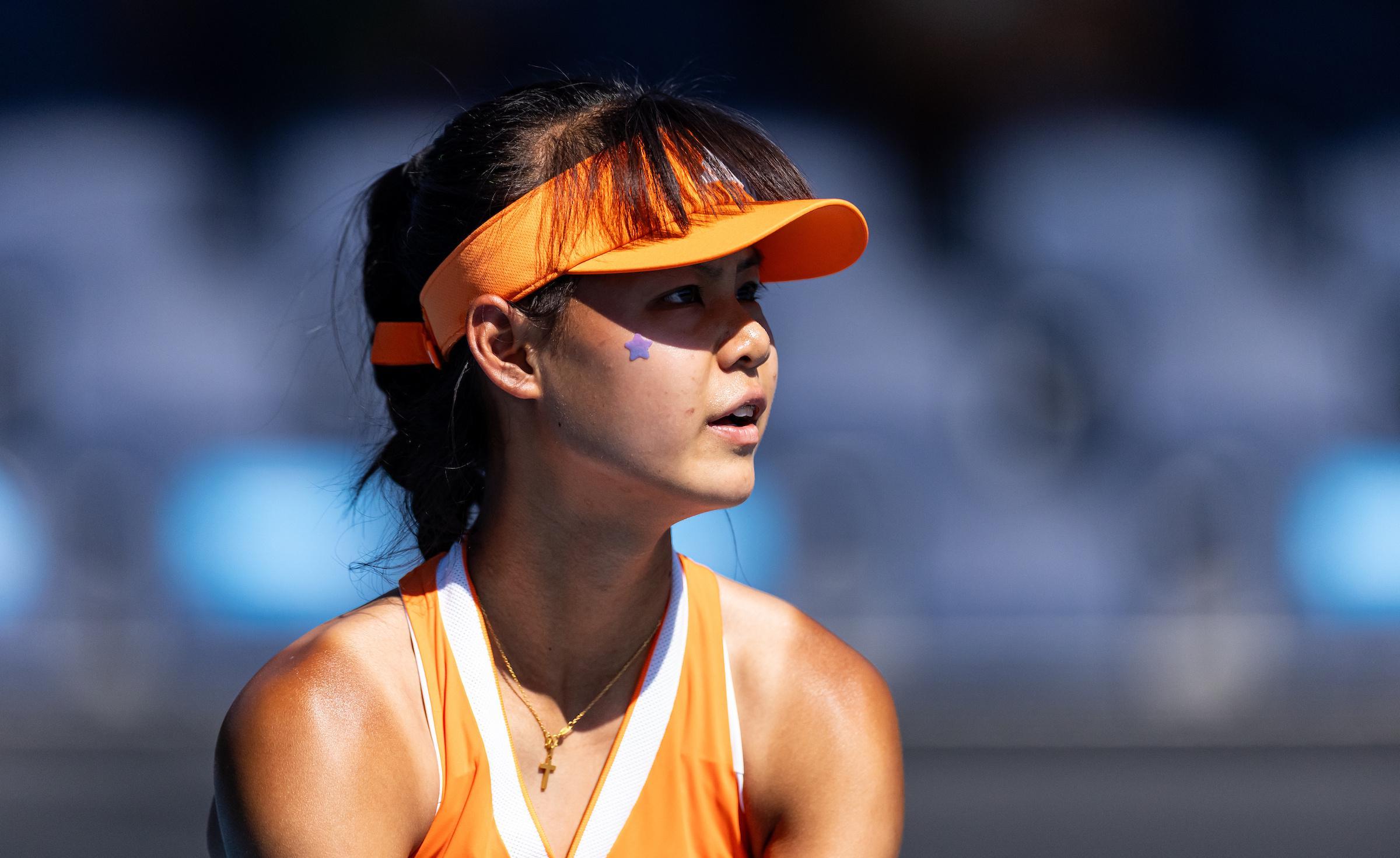 华体会 hth-2-0夺15连胜!中国网球15岁天才少女进8强:边哭边扫追赶郑钦文?