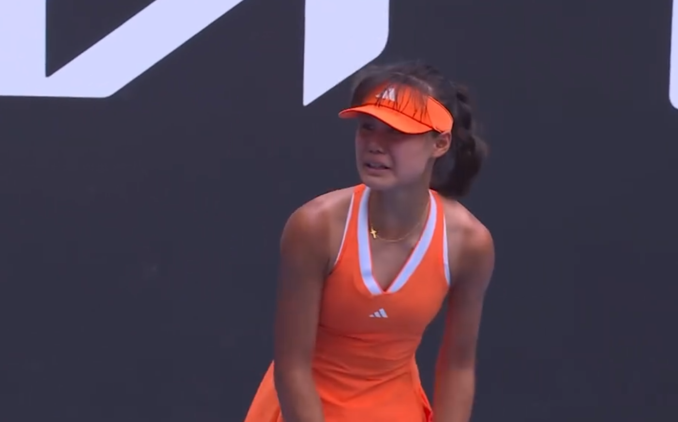 华体会 hth-2-0夺15连胜!中国网球15岁天才少女进8强:边哭边扫追赶郑钦文?